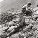 Ramassage des pommes de terre, Entlebuch (canton de Lucerne), 1941. Collection Fondation suisse pour la photographie.